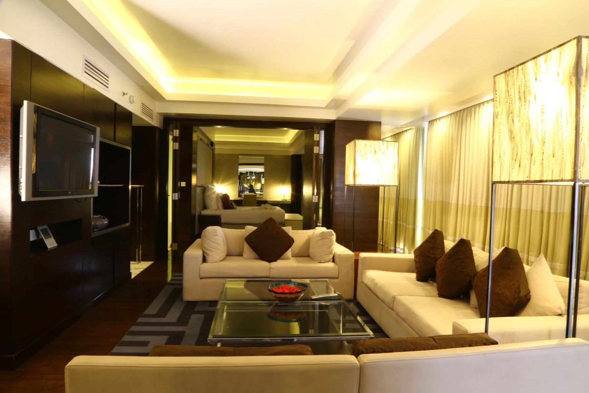 Avari Towers Karachi Ngoại thất bức ảnh A suite at the hotel