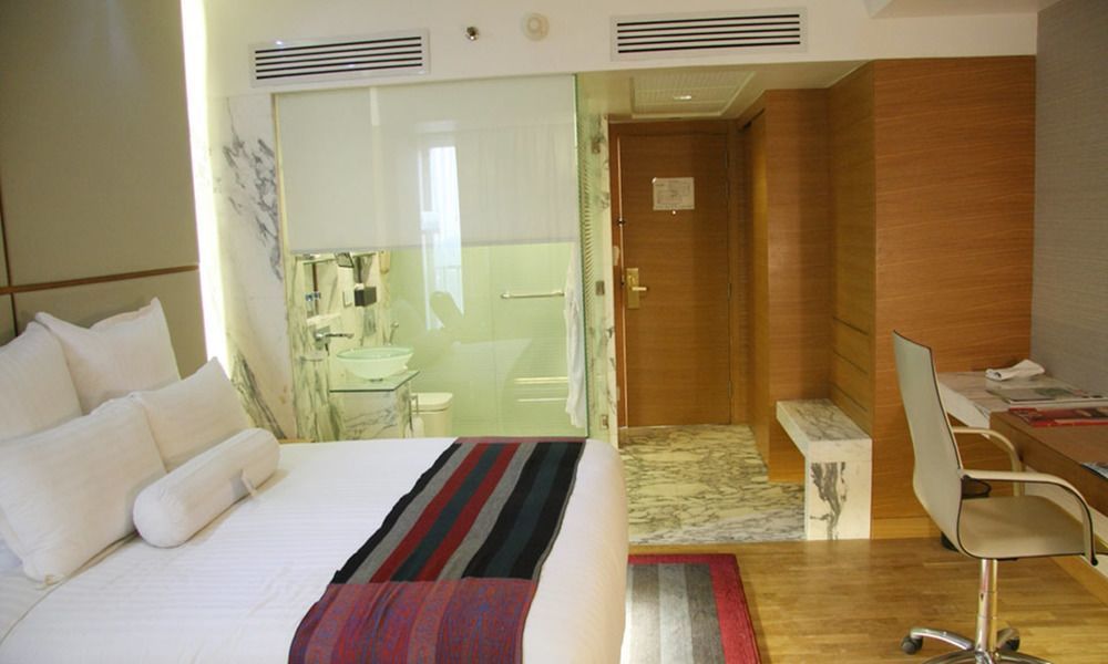 Avari Towers Karachi Ngoại thất bức ảnh A room at the hotel