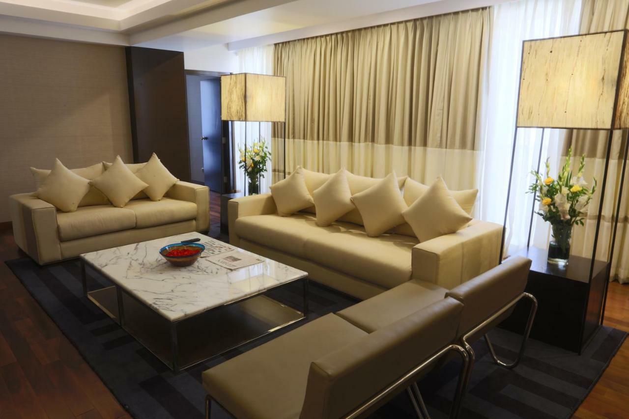 Avari Towers Karachi Ngoại thất bức ảnh A living room in a suite at the Mandarin Oriental, Kuala Lumpur