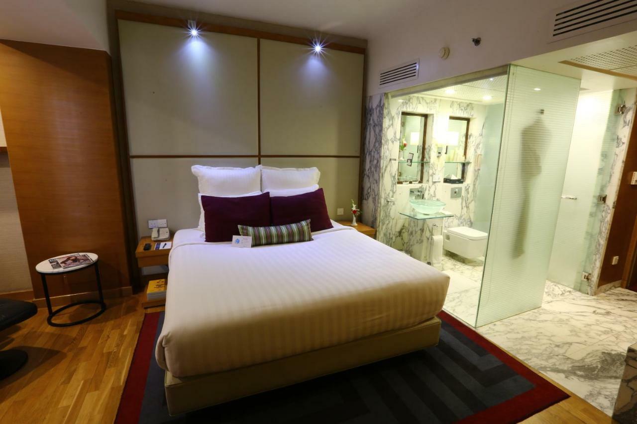 Avari Towers Karachi Ngoại thất bức ảnh A room at the hotel