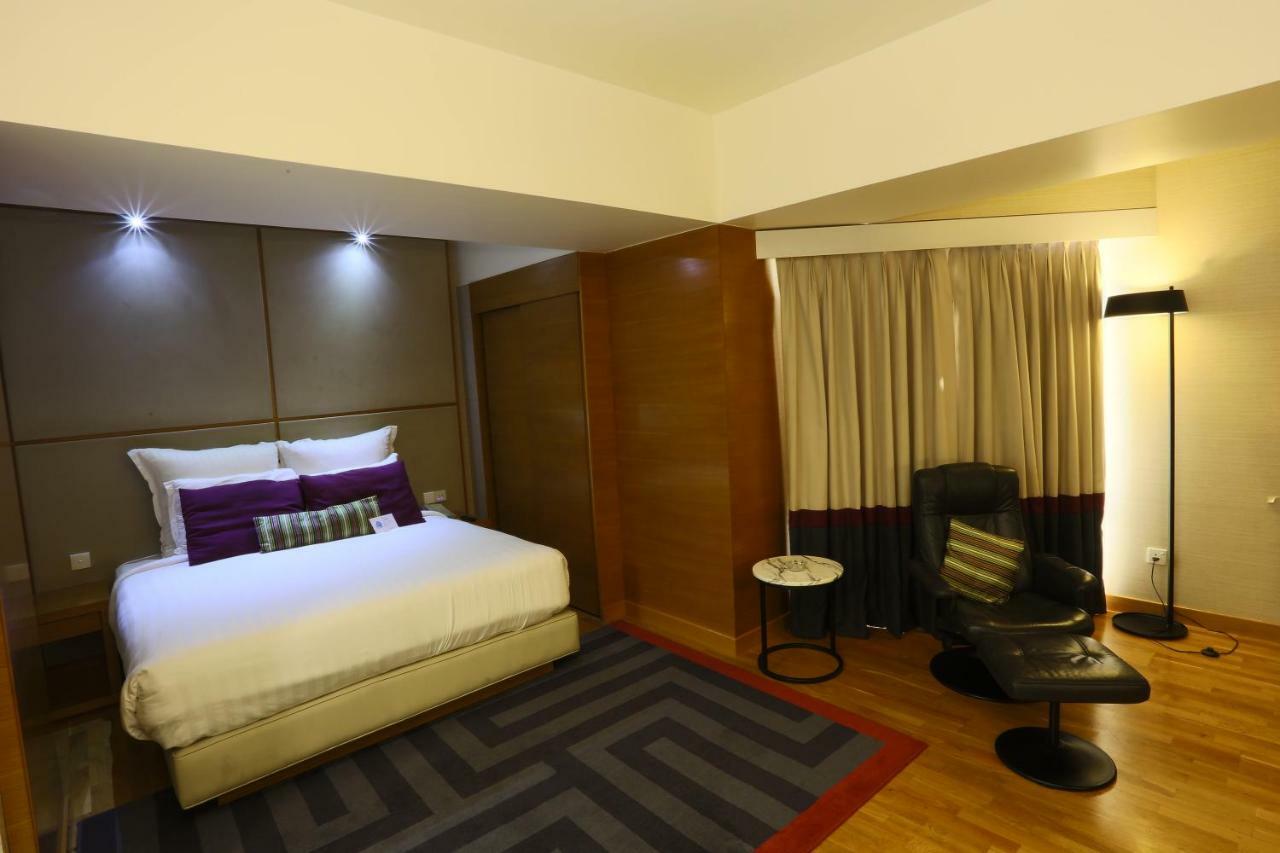 Avari Towers Karachi Ngoại thất bức ảnh A room at the hotel